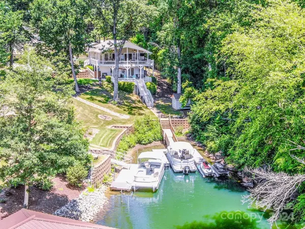 4474 Lake DR, Sherrills Ford, NC 28673