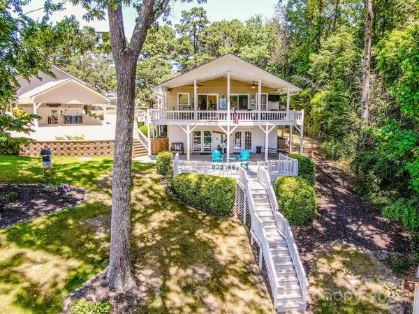 4474 Lake DR, Sherrills Ford, NC 28673