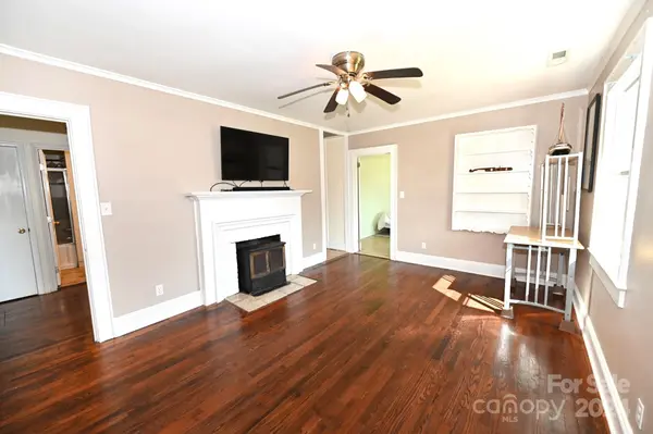 1241 11th ST NW, Hickory, NC 28601