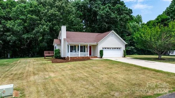 3697 Serenity DR, Hickory, NC 28602
