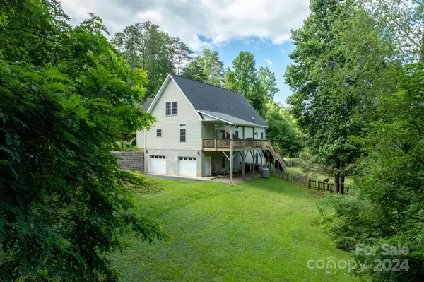 34 Creek Run RD, Candler, NC 28715