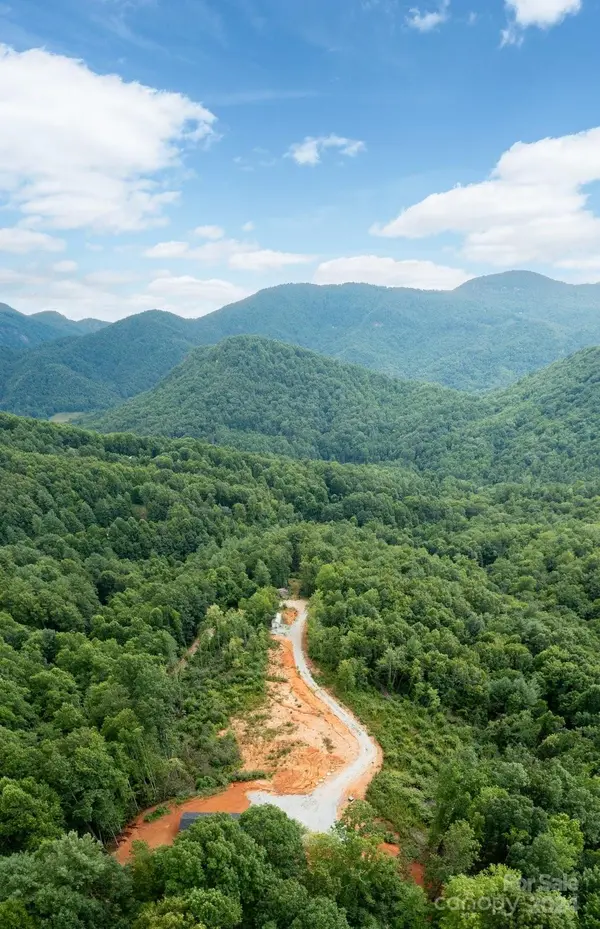 635 Slick Rock RD, Hendersonville, NC 28792