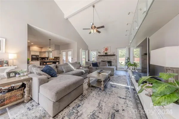 141 Oakwood Meadow DR, Mooresville, NC 28115