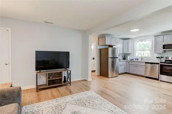 15 Penland ST, Clyde, NC 28721