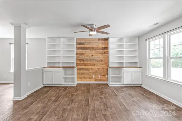 400 Beverly CIR, Charlotte, NC 28270