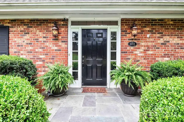 1055 14th Avenue DR NW, Hickory, NC 28601