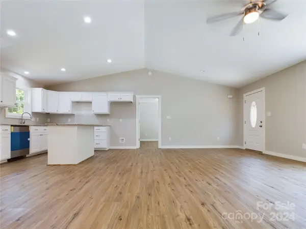 660 W 9th ST, Newton, NC 28658