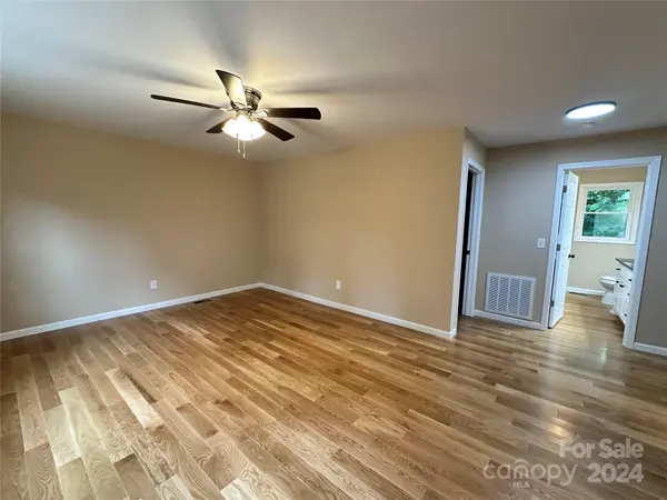 3022 Fred Bentley RD, Granite Falls, NC 28630