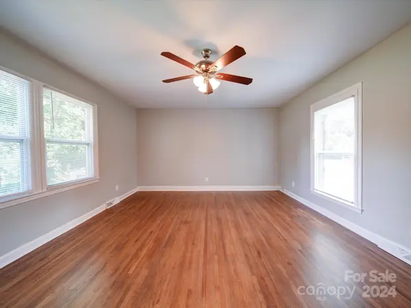 5713 Barrington DR, Charlotte, NC 28215