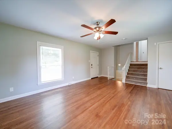 5713 Barrington DR, Charlotte, NC 28215