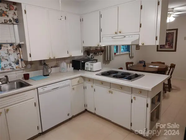 2090 25th Street DR, Hickory, NC 28601