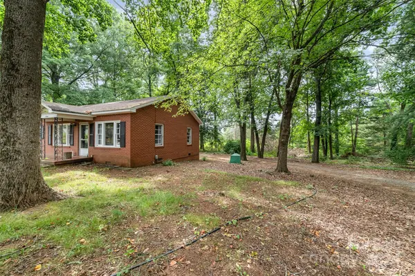 2048 Quiet LN #1, Hickory, NC 28602