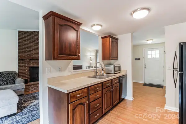 11400 Misty Valley CT, Charlotte, NC 28226