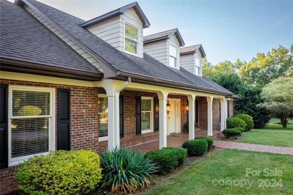 4025 4th Street LN NW, Hickory, NC 28601