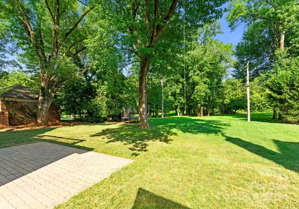 1633 Scotland AVE, Charlotte, NC 28207