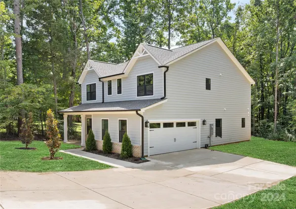 1509 Breezewood DR, Charlotte, NC 28262