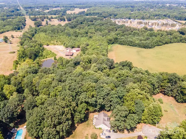 156 Verna DR, Statesville, NC 28625