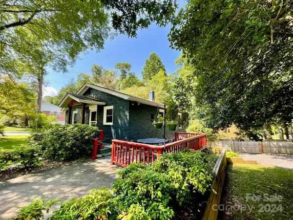 200 Laurel Circle DR, Black Mountain, NC 28711
