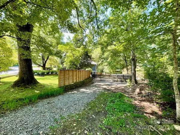 200 Laurel Circle DR, Black Mountain, NC 28711