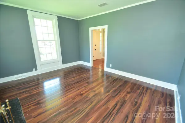 710 N Main AVE, Newton, NC 28658