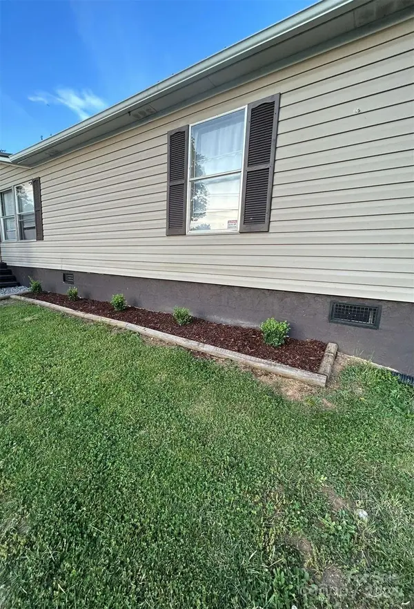 7 Lisa DR, Canton, NC 28716