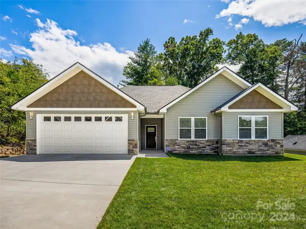 51 River Walk DR, Woodfin, NC 28804