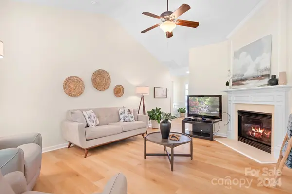 10801 Peddlers CT, Davidson, NC 28036