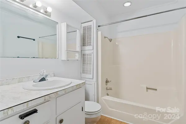 160 Lasae LN, Tryon, NC 28782