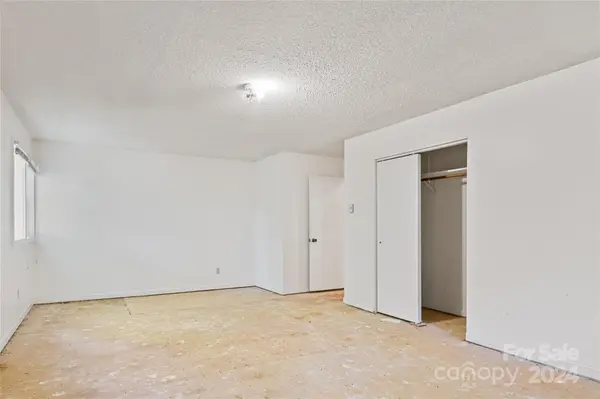 160 Lasae LN, Tryon, NC 28782