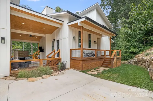 56 Creek Run RD, Candler, NC 28715
