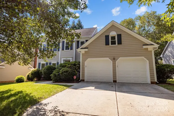 8916 Castlebay DR, Charlotte, NC 28277