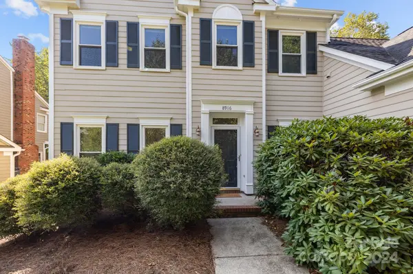 8916 Castlebay DR, Charlotte, NC 28277