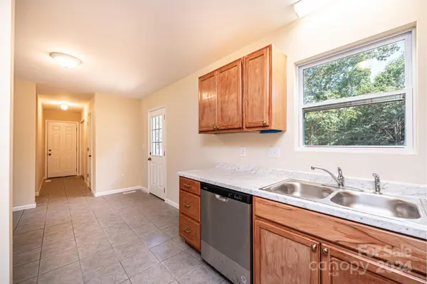 1614 Herbie CIR, Newton, NC 28658