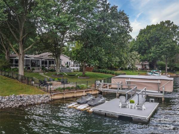 18026 Whispering Oaks DR, Cornelius, NC 28031