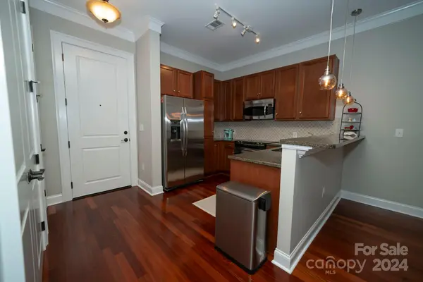 2810 Selwyn AVE #219, Charlotte, NC 28209