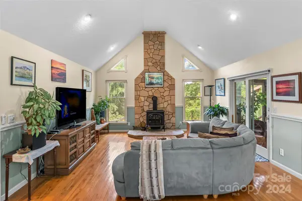 39 May Hill PL, Leicester, NC 28748