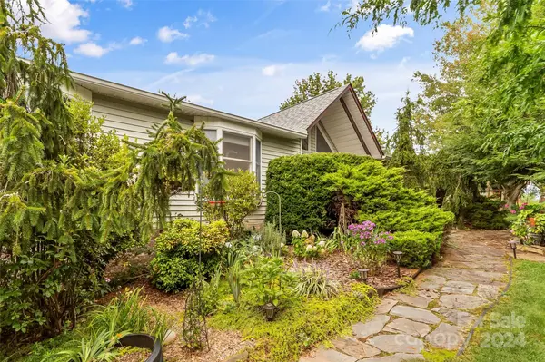 39 May Hill PL, Leicester, NC 28748