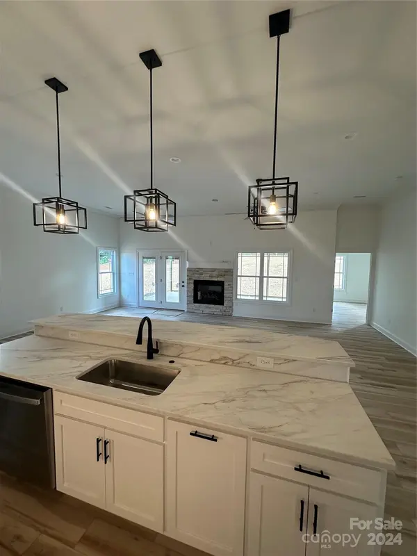 4911 Southview DR, Hickory, NC 28602