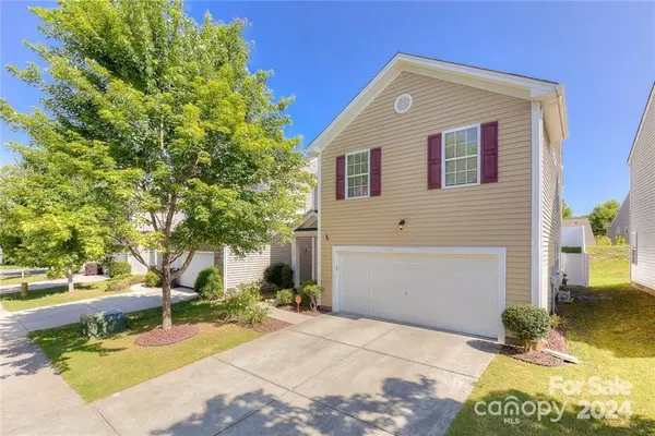 536 Knothole LN, Charlotte, NC 28214