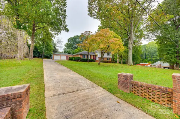 210 Oakwood DR, Mount Holly, NC 28120