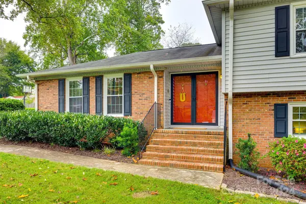 210 Oakwood DR, Mount Holly, NC 28120
