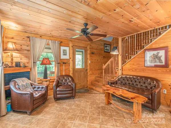 218 Crosspatch DR, Bryson City, NC 28713
