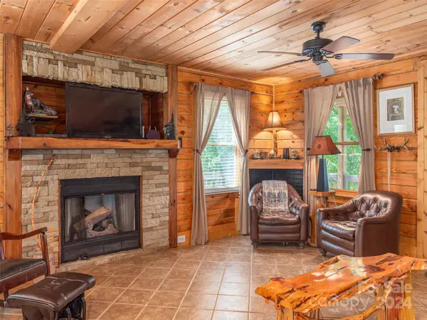 218 Crosspatch DR, Bryson City, NC 28713