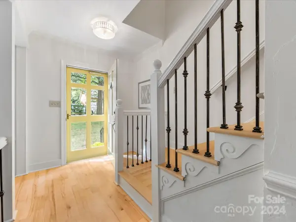 10207 Hanover Woods PL, Charlotte, NC 28210