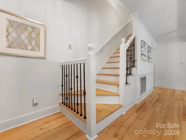10207 Hanover Woods PL, Charlotte, NC 28210