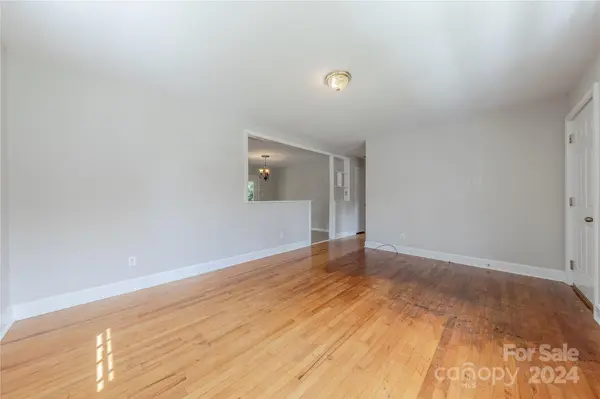 1310 Grovewood DR, Charlotte, NC 28208