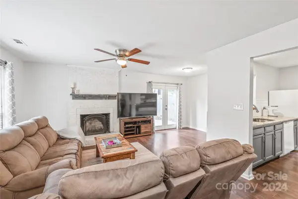 8611 Mission Hills RD, Charlotte, NC 28227