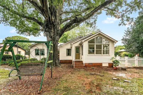 4550 Wedgewood DR, Charlotte, NC 28210