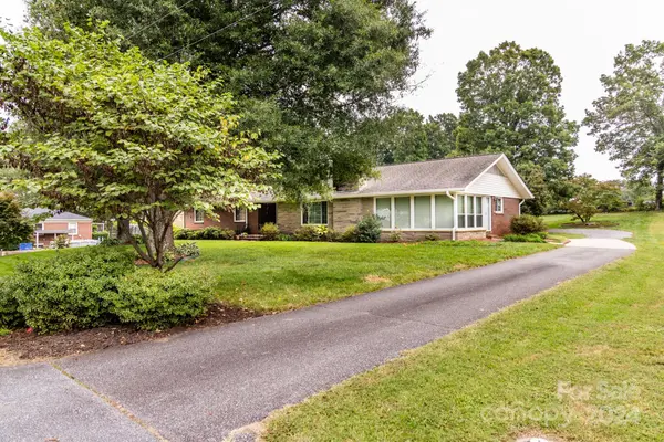 3511 Main Avenue DR NW, Hickory, NC 28601