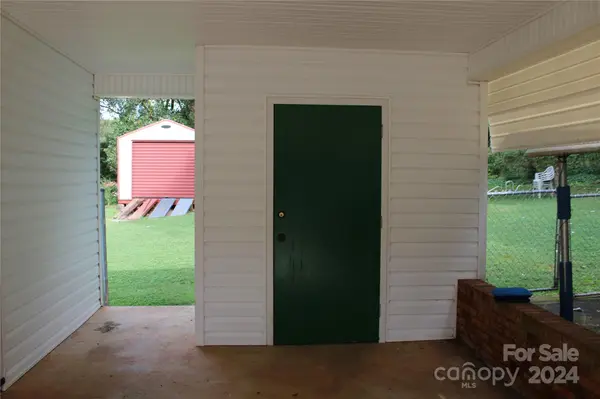 1138 Loblolly LN, Newton, NC 28658